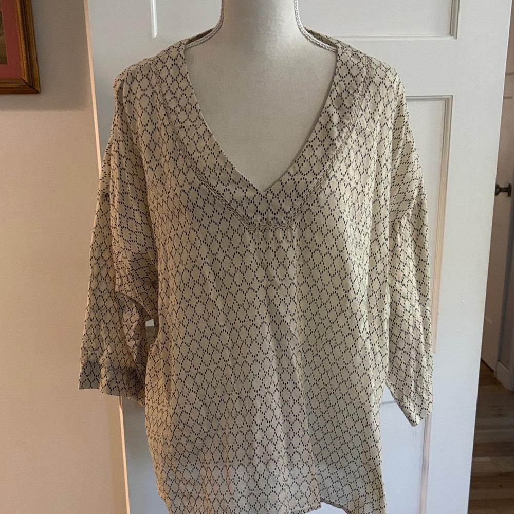 Old Navy Cream and Black Diamond Blouse